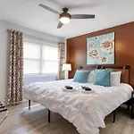 2Br 1Ba Duplex House King Beds Great For Small Groups Close To All Uptown Charlotte Attractions